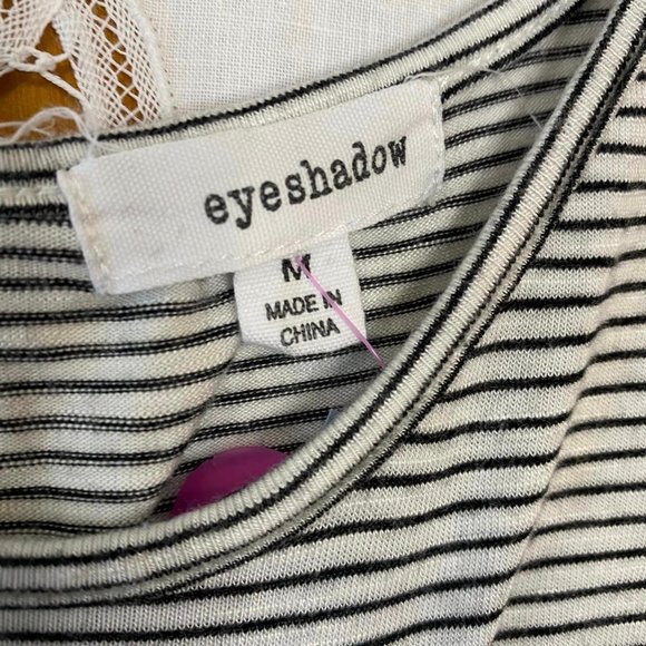 Size M Multicolor Floral Eyeshadow Tee - Picture 9 of 9